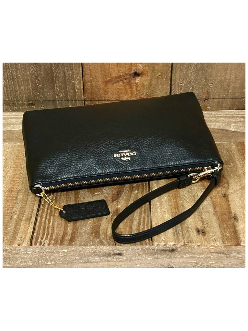 Coach. 4 Piece: Large Wristlet 25 with Free Eyeglasses, Bow Charm & Chain Strap. - Picture 11 of 16